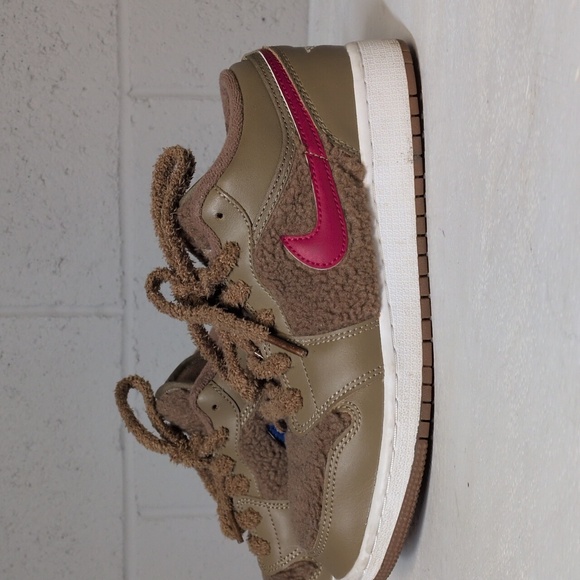 Nike Air Jordan 1 Low Teddy Bear Sneakers Size 6.5Y Women’s 8 EUC - Picture 3 of 16